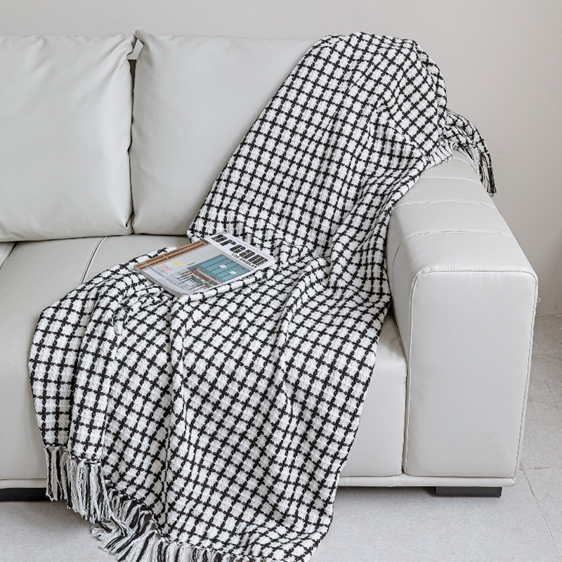 B&W Checkered Bed Runner
